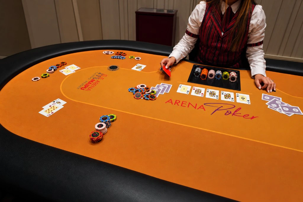 Mesas de poker y juegos de paño en Casino Arena Maipú