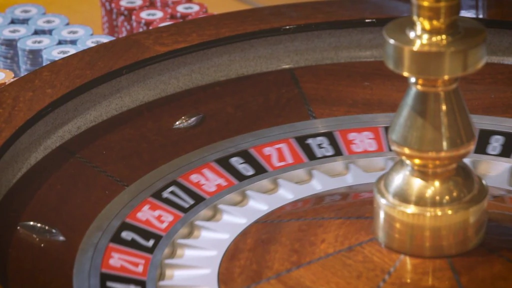 Rueda de ruleta en movimiento en Casino Arena Maipú