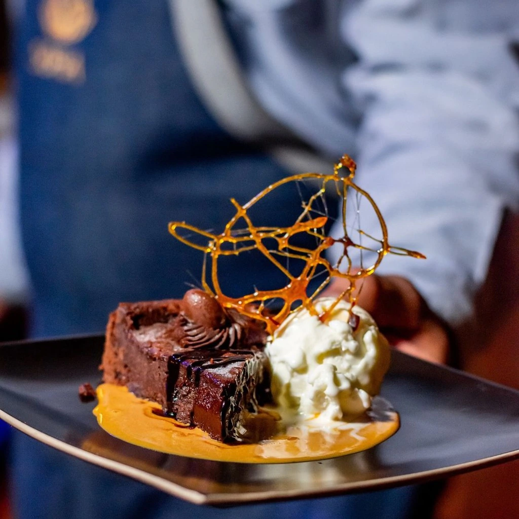 Postre de chocolate de Sofía con azúcar hilada